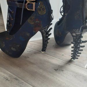Spine platform ankle booties with skulls